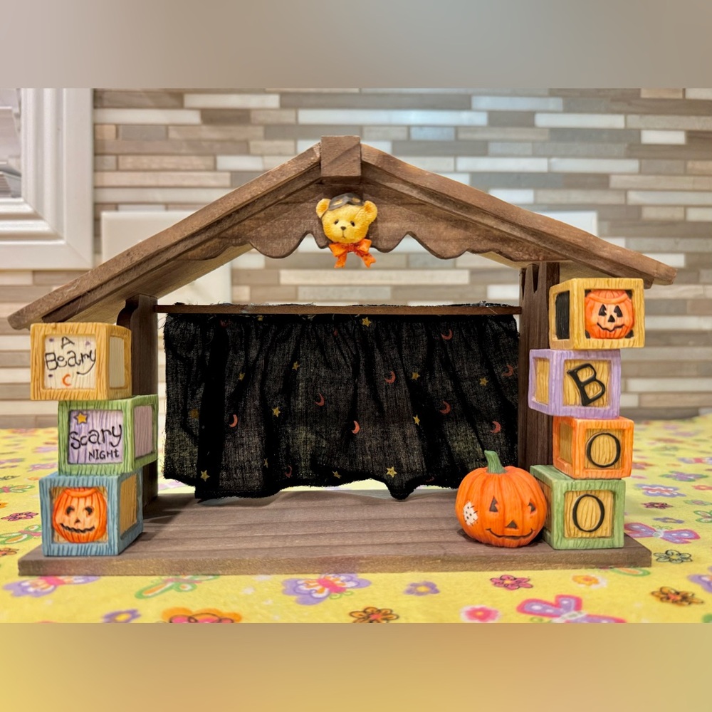 Cherished Teddies 152382 Beary Scary Halloween House Display wood Stage 1995